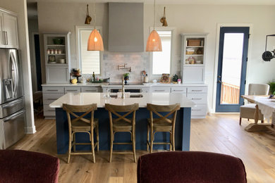 Example of a country kitchen design in Omaha