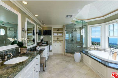 Example of a bathroom design in San Diego