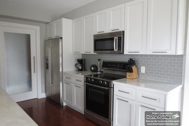 Example of a trendy kitchen design in Toronto