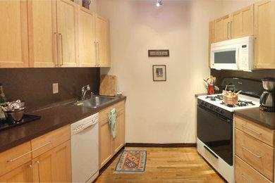 Elegant kitchen photo in New York