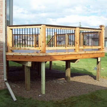 TREX TRANSCENDS VINTAGE LANTERN COLOR with cedar railing system