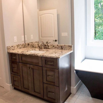 Shaker style with Ebony and Decorator White