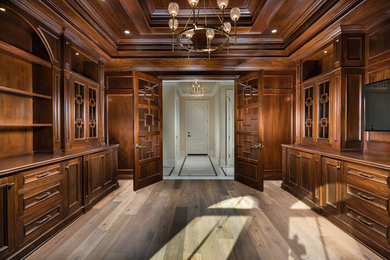Home office - traditional home office idea in Los Angeles