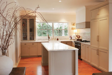 Photo of a traditional kitchen in Sydney.