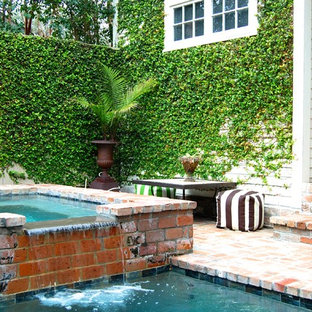 ニューヨークのエクレクティックスタイルのおしゃれなプールの写真