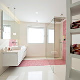 Bad In Pink Mit Mosaik Contemporary Bathroom Nuremberg By Kreuz Bad Heizung