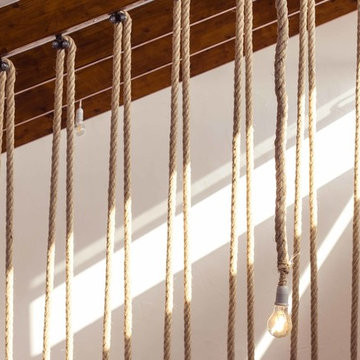 Escalera con cuerda de esparto