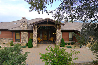 Example of an exterior home design in Phoenix