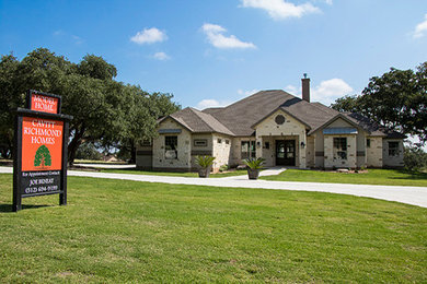 Minimalist home design photo in Austin