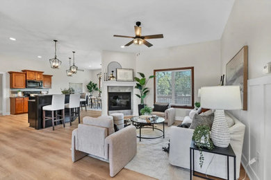 Living room photo in Wichita