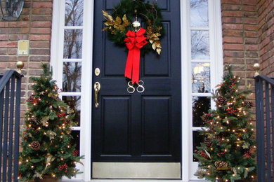 Example of a classic entryway design in Atlanta