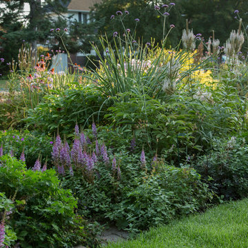 My Houzz: A Canadian Garden Is Well-Prepared for the Cold Weather Ahead