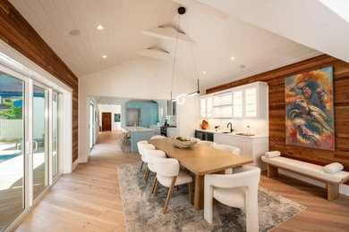Dining room - dining room idea in Miami