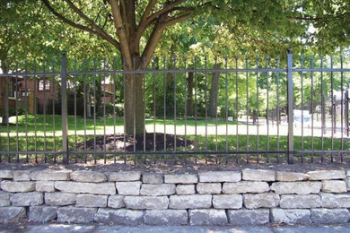 Inspiration for a mid-sized traditional partial sun side yard landscaping in Indianapolis for spring.