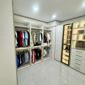 Modern Walk-in Closet System with Make-up Station, Purse Display and Glass Doors