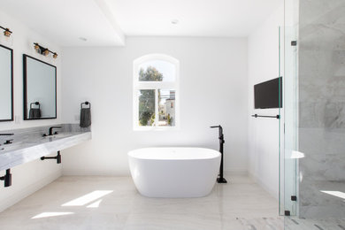 Example of a transitional bathroom design in Los Angeles