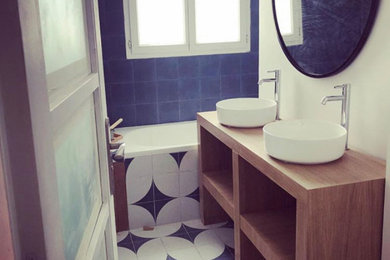 Cette photo montre une salle de bain éclectique.