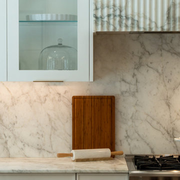 Harmonious Blend: A Tranquil Transitional Kitchen Oasis