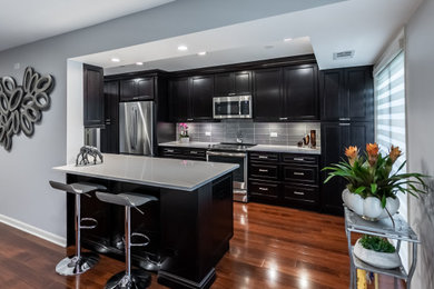 Example of a transitional kitchen design in Chicago