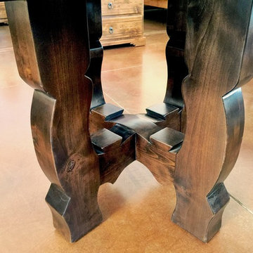 Knotty Alder Wood Round Dining Table