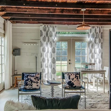 The Bluebird House - Airbnb - Remodeled Garage