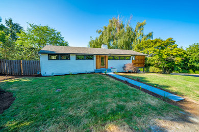 1950s exterior home idea in Portland