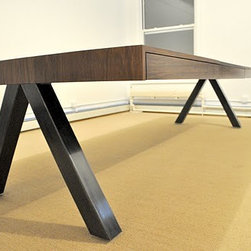 King and partners work tables - Products