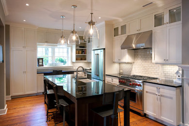 Elegant kitchen photo in Charleston
