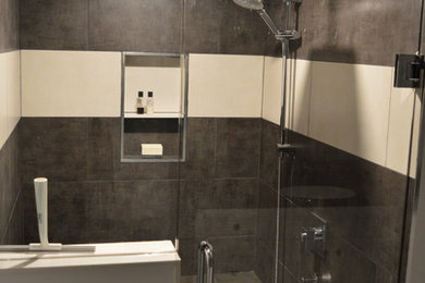 Example of a bathroom design in Toronto