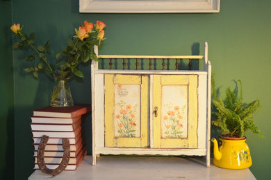 Inspiration for a small shabby-chic style home design remodel in Surrey