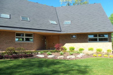 Elegant exterior home photo in Detroit