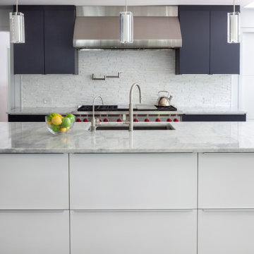 A Modern Colonial Kitchen - Allendale, New Jersey