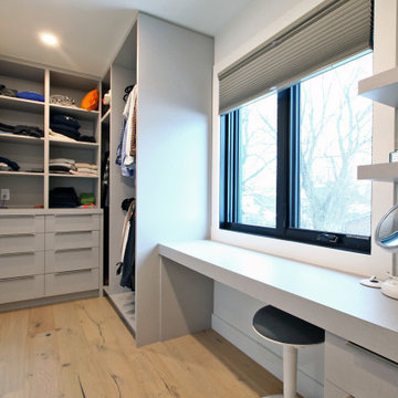 Belize Modern