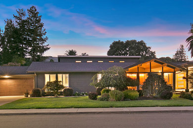 Example of a 1960s home design design in San Francisco