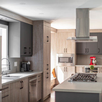 Contemporary two tone Kitchen Wood and Matte Black Acryl