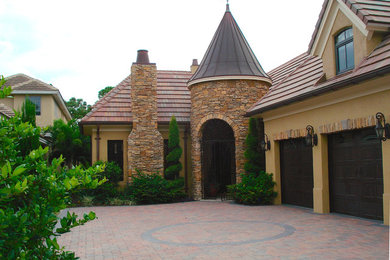 Design ideas for a mid-sized traditional partial sun front yard brick driveway in Orlando.