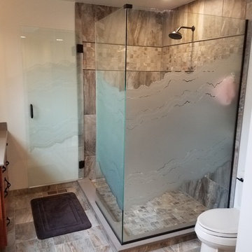 Glass Shower Elclousers with etched glass privacy band