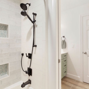 Mossy Way Shared Bath
