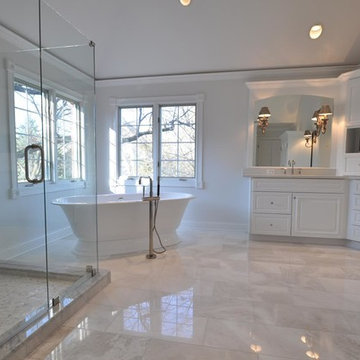 Large Master Bathroom w/ Free Standing Tub