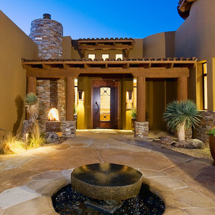 フェニックスのサンタフェスタイルのおしゃれな玄関の写真