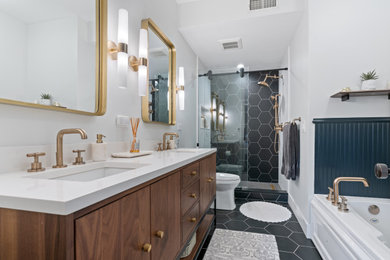 Bathroom - cottage bathroom idea in Chicago