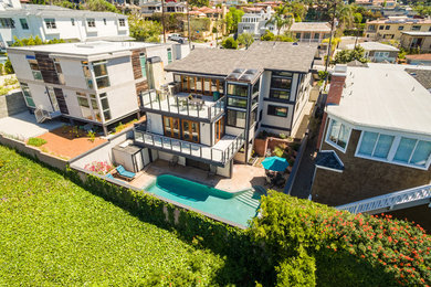 Inspiration for a contemporary exterior home remodel in Los Angeles