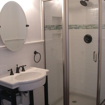 Upstairs Upscale Apartment