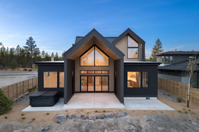 Danish exterior home photo in Portland