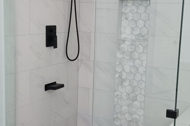 Bathroom - modern bathroom idea in Houston