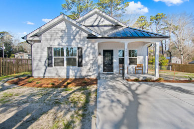 Example of a minimalist home design design in Other