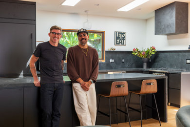Example of a minimalist kitchen design in Los Angeles