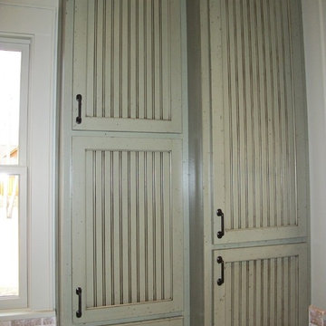 Hampton Estates Eased Borders Kitchen