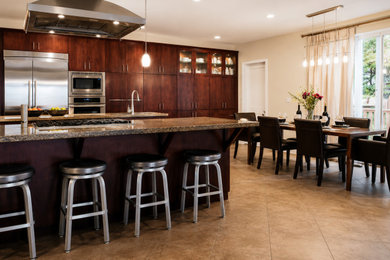 Example of a kitchen design in San Diego