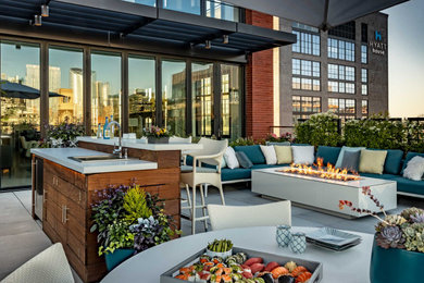 Small apartment exterior photo in Chicago